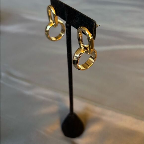 NEW Gold Tone Double Link Post Earrings NWT - Picture 2 of 8